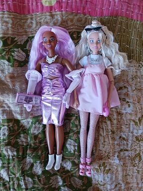 Barbie Deluxe Style Dolls